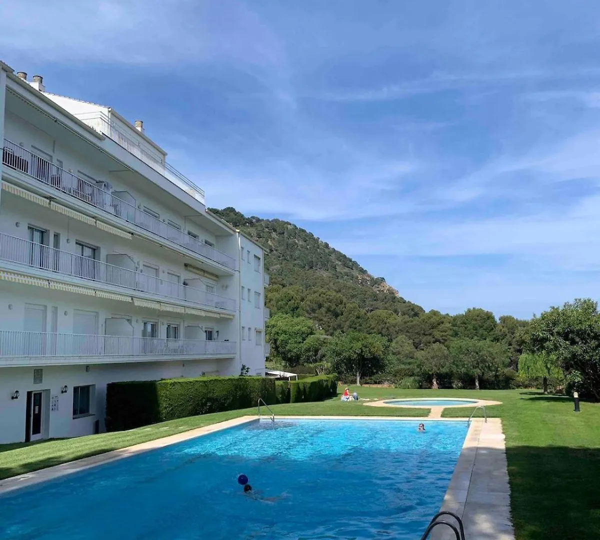 Cosy Flat With Terrace, Swimming Pool And Parking In Begur Apartment